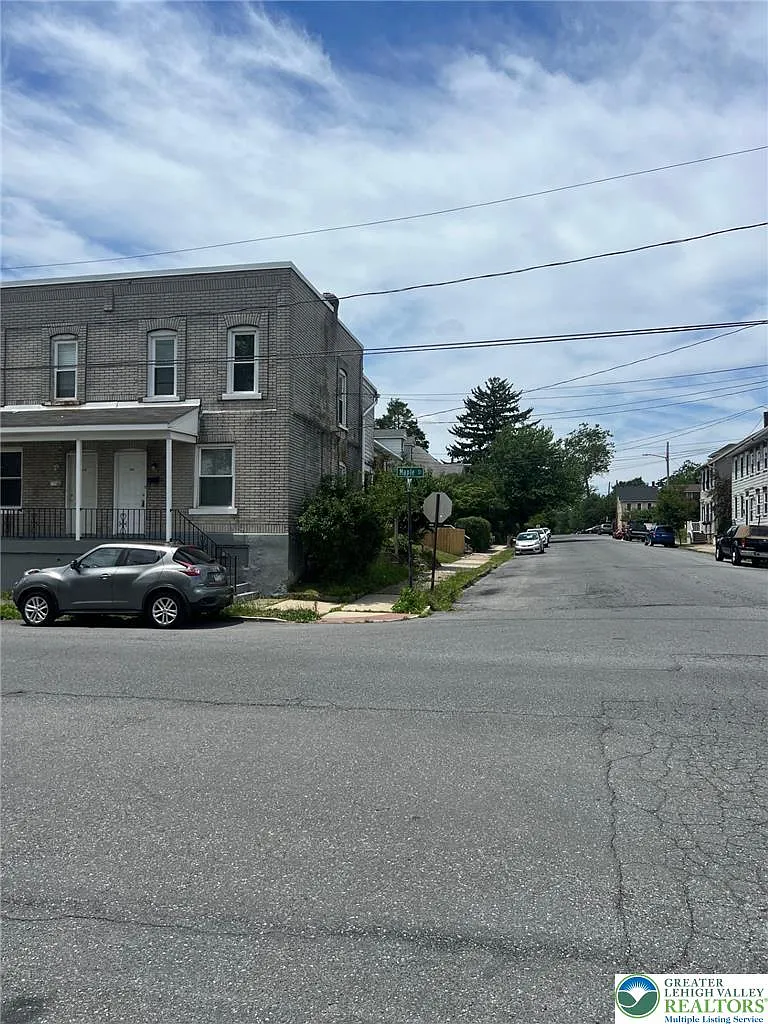 2 bed, 1.0 bath, 950 sqft, $1,595 — Photo 1