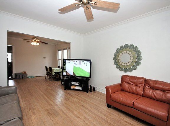 3rd image of 5648 W Gunnison St