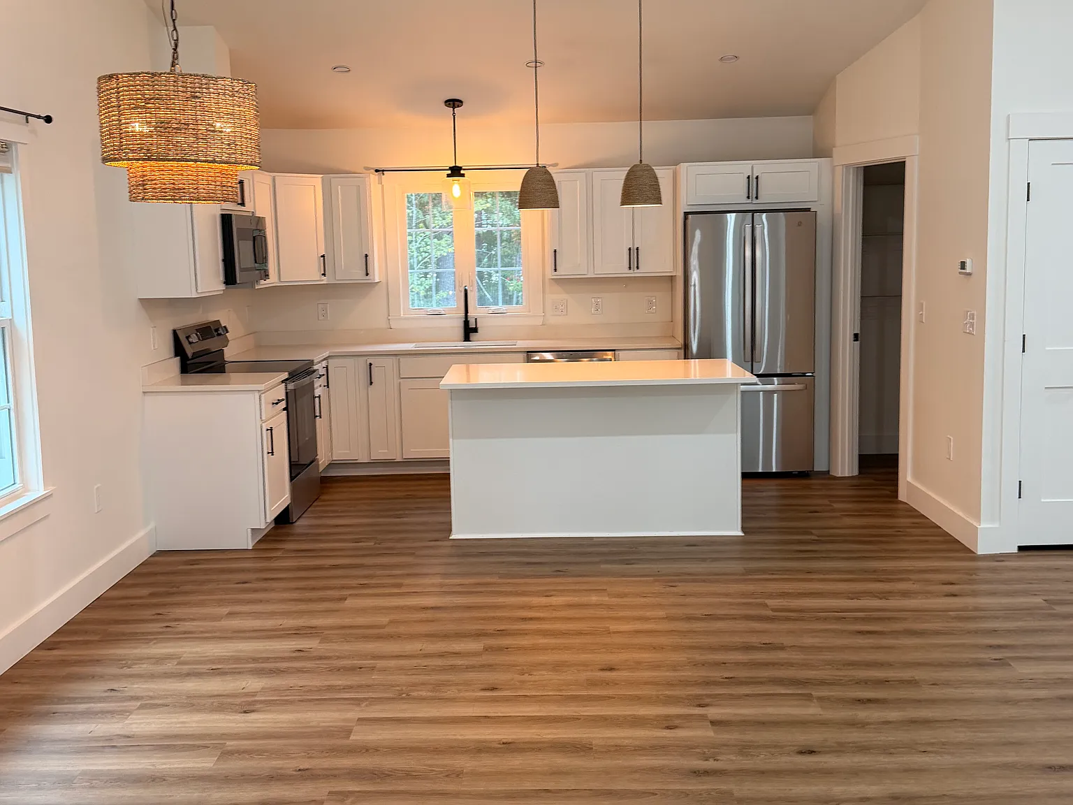 2 bed, 1.5 bath, 1500 sqft, $2,500 — Photo 1