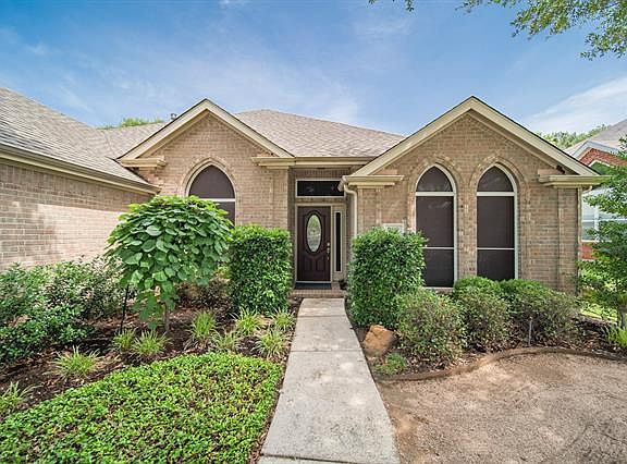 4th image of 909 Chapel Dr