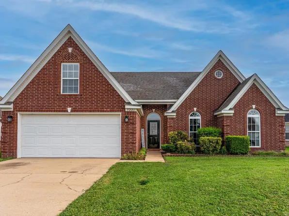 5221 Deerfield Dr, Jonesboro, AR 72404
