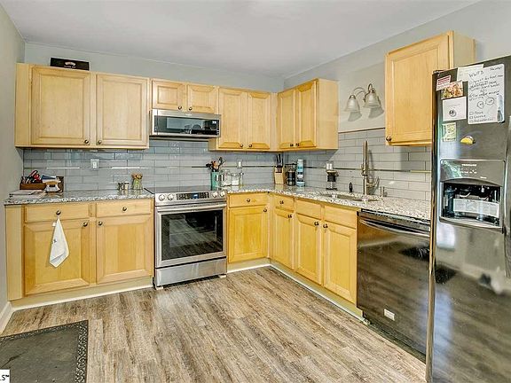 4th image of 204 Faunawood Dr