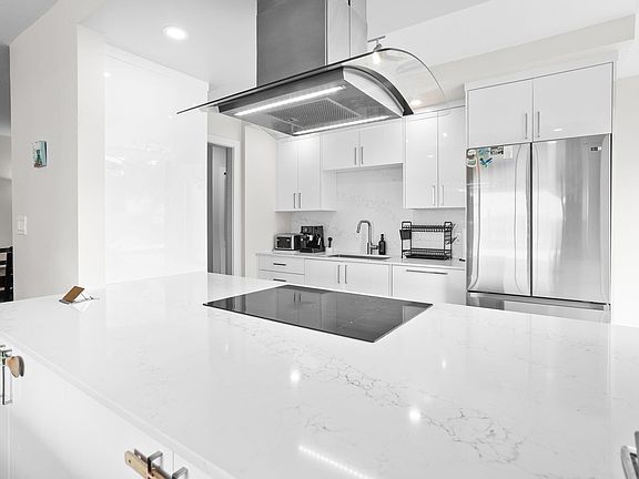 2nd image of 98 10th St #601