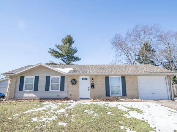 1017 White Pine St, New Carlisle, OH 45344