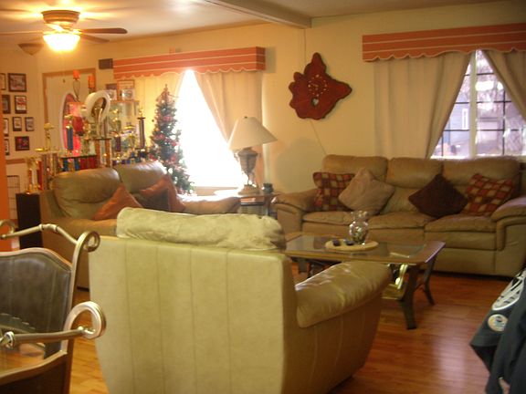 5th image of 202 Galewood Dr