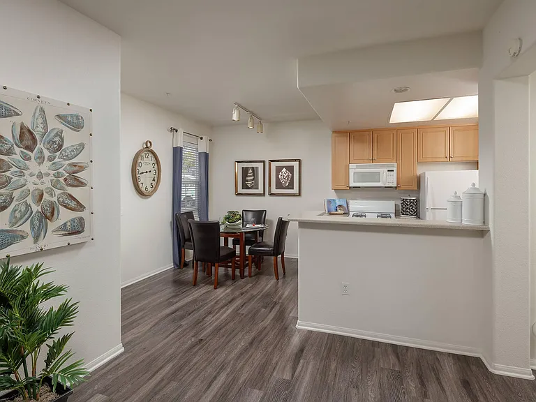 Laurel Canyon Apartment Homes — Photo 21