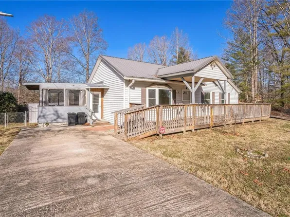 193 W Crooked Bow Rd, North Wilkesboro, NC 28659
