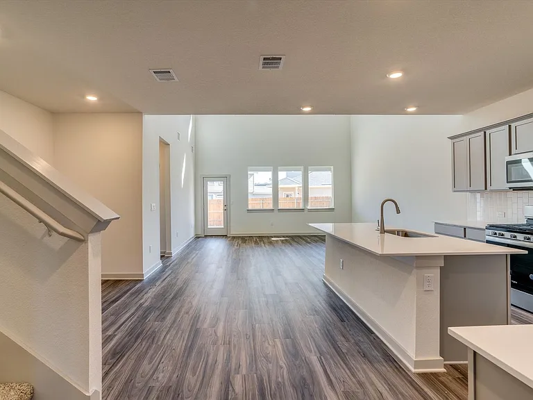200 Cupreata Ln — Photo 6