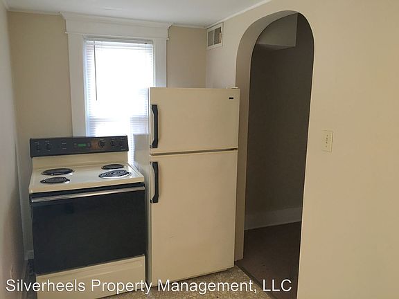 3rd image of 210 1/2 E Spring St