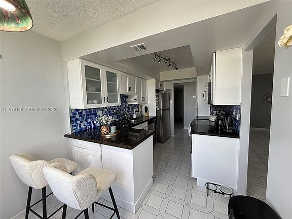 5th image of 18011 Biscayne Blvd APT 805