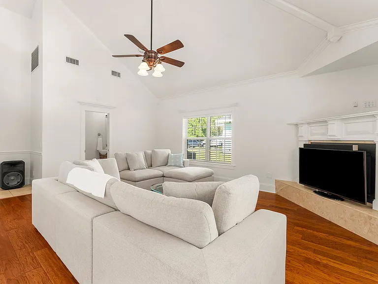 102 Sunset Cir — Photo 14