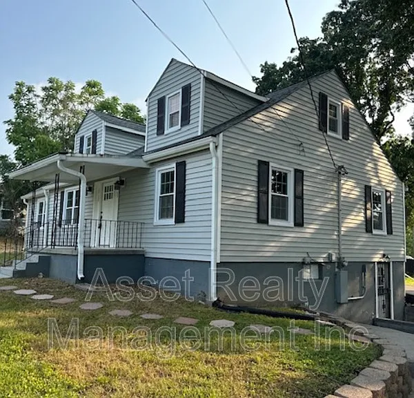 2208 Sanderson Rd — Photo 2