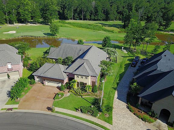 3rd image of 130 Woodlands Glen Cir