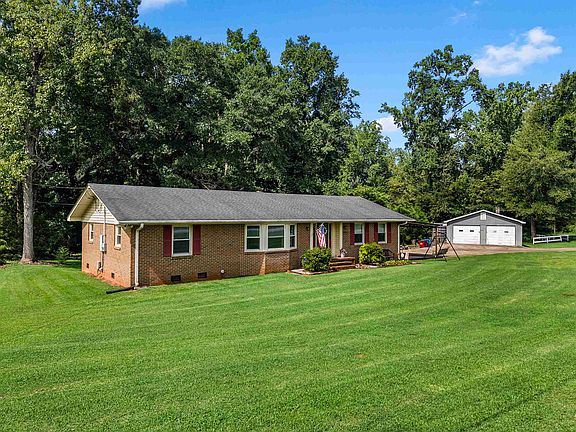 3rd image of 321 Belair Ln