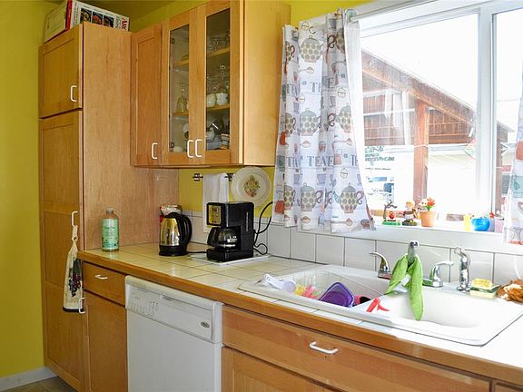 4th image of 810 E Callender St
