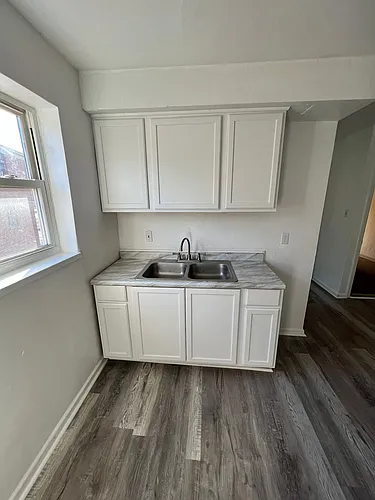 250 Basswood Ave #1 Photo 1 250 Basswood Ave #1 Photo 1
