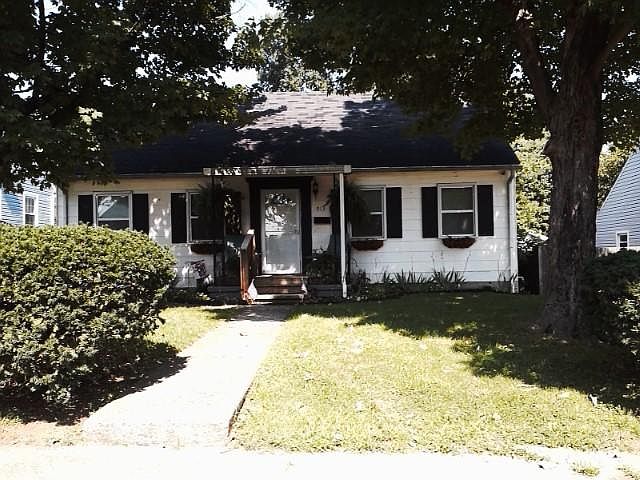 1st image of 913 Meadow Ln
