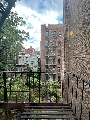 Rented by City Connections Realty | media 11