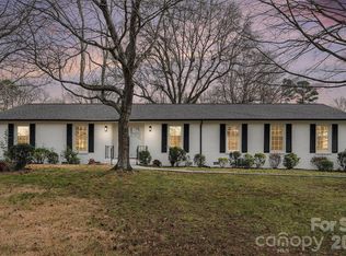 8616 Fallsdale Dr, Charlotte, NC 28214