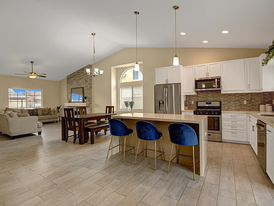 1st image of 47587 Buckskin Cir
