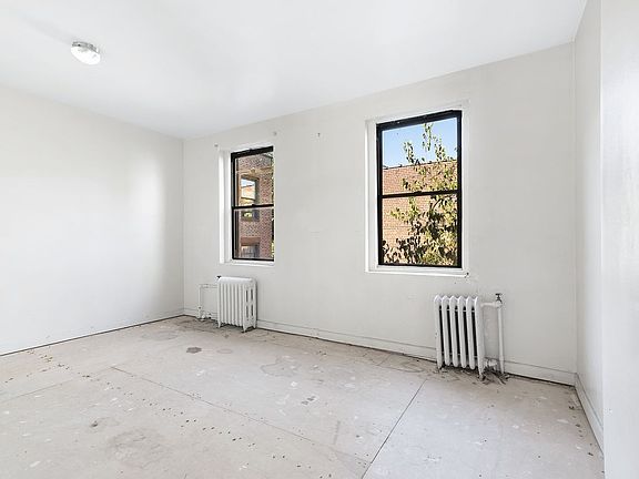 3rd image of 11 E 129th St