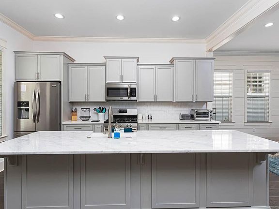 3rd image of 661 Cummings Ln
