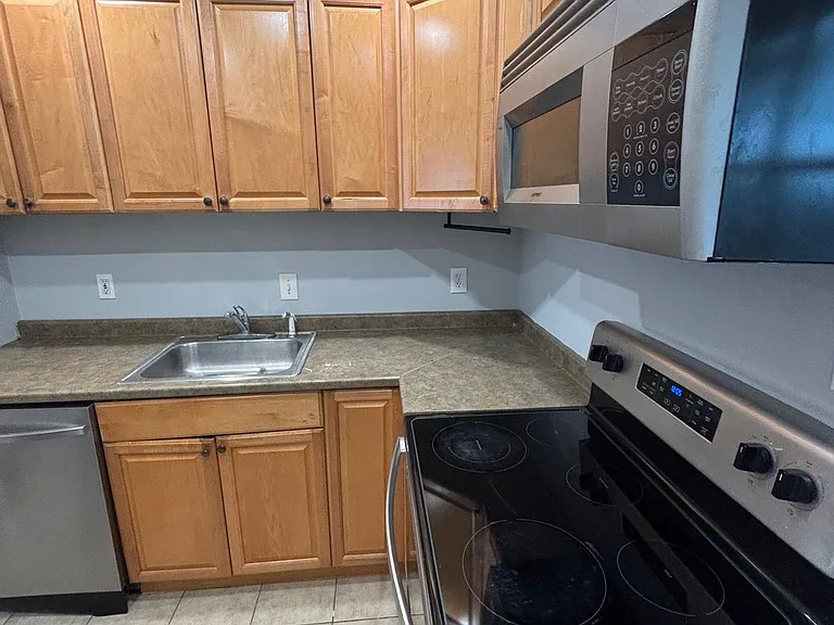 2322 Almond St — Photo 6