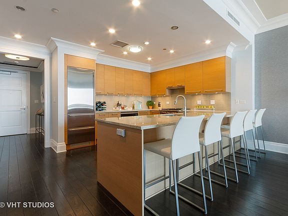5th image of 2550 N Lakeview Ave #S9-06