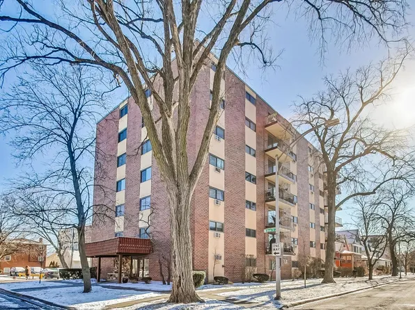 7320 Dixon St APT 704, Forest Park, IL 60130