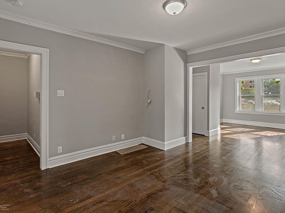 2nd image of 4235 N Leavitt St APT 1R