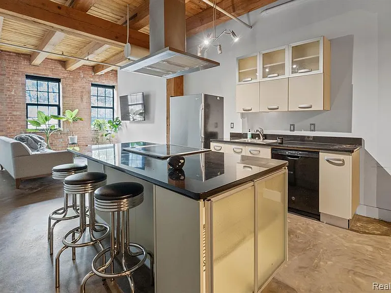 6533 E Jefferson Ave #117 — Photo 3