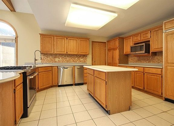 5th image of 2327 Castilian Cir