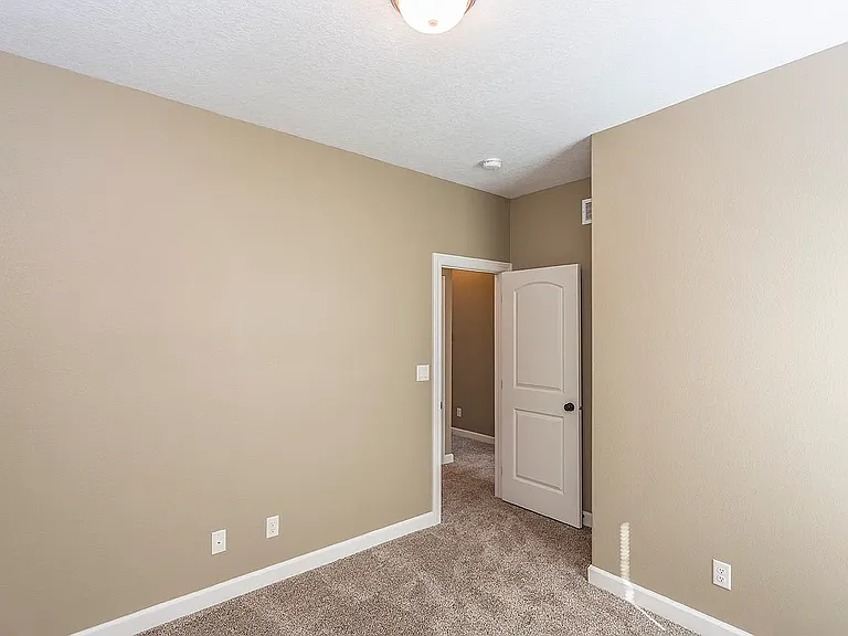 1647 Glade Dr SW — Photo 6