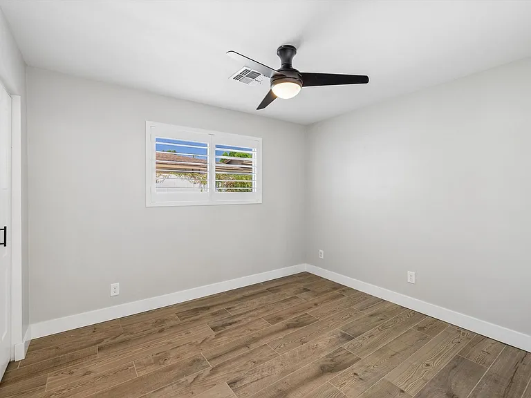 301 E Royal Palm Rd — Photo 28