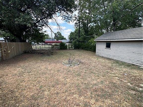 4th image of 1306 W 2nd St