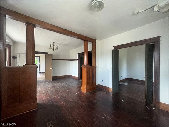 4th image of 2842 Elyria Ave