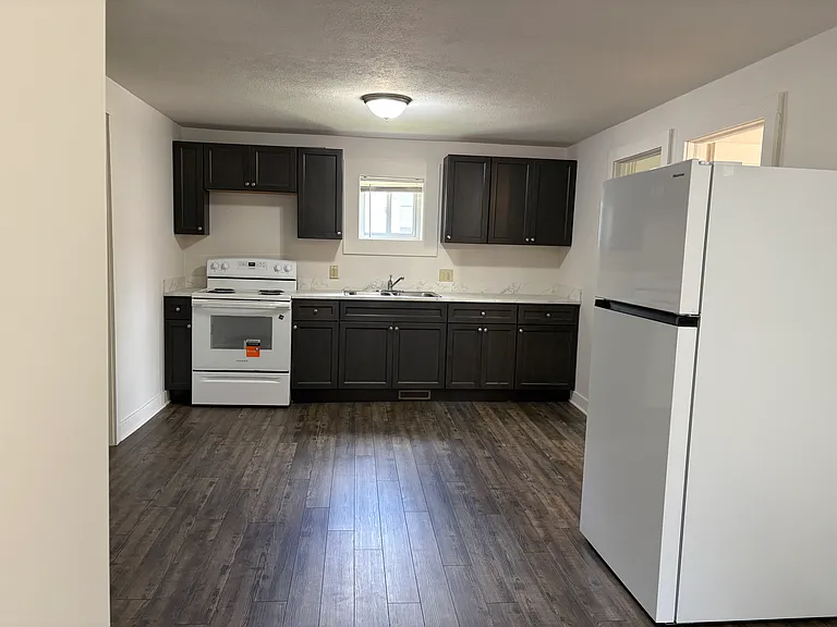 682 Roscoe Ave — Photo 3