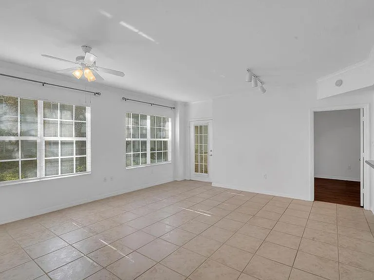 557 SE Prescott Pl — Photo 5