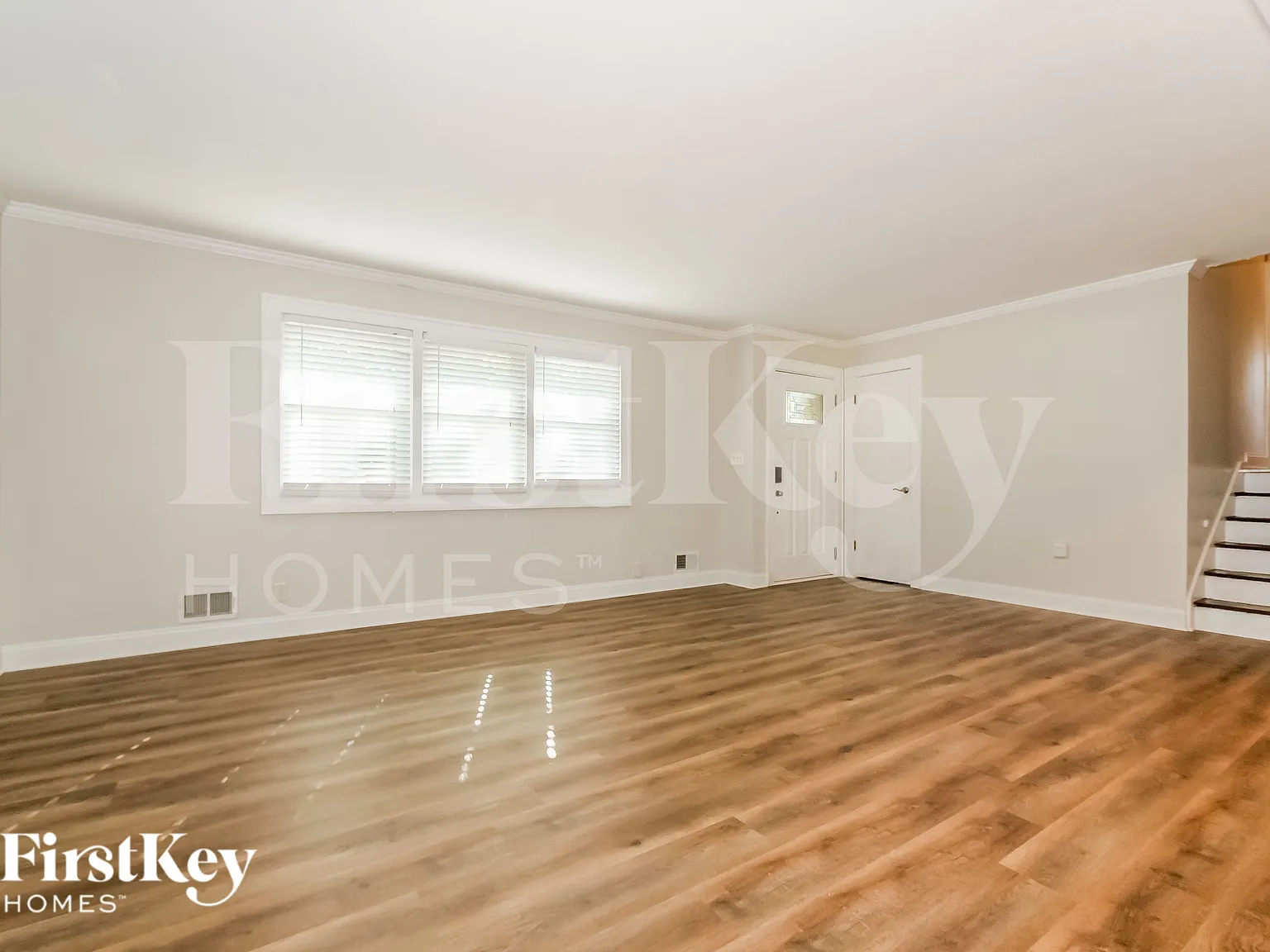 3 bed, 2.5 bath, 1141 sqft, $2,220 — Photo 2