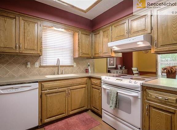 Updated kitchen w/corian counter tops