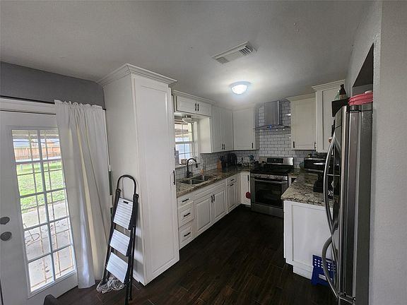 4th image of 510 Edgebrook Dr