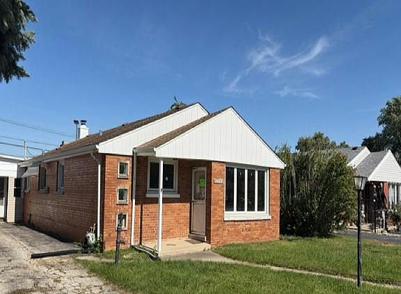 2nd image of 5140 W 90th St