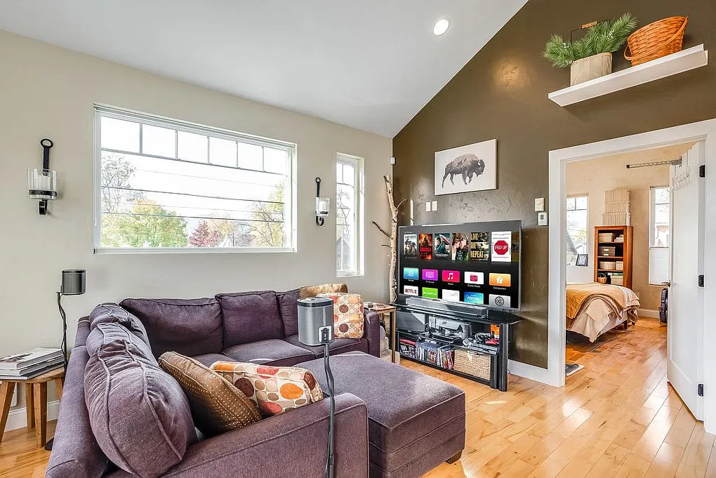 1 bed, 824 sqft, $2,300 — Photo 4