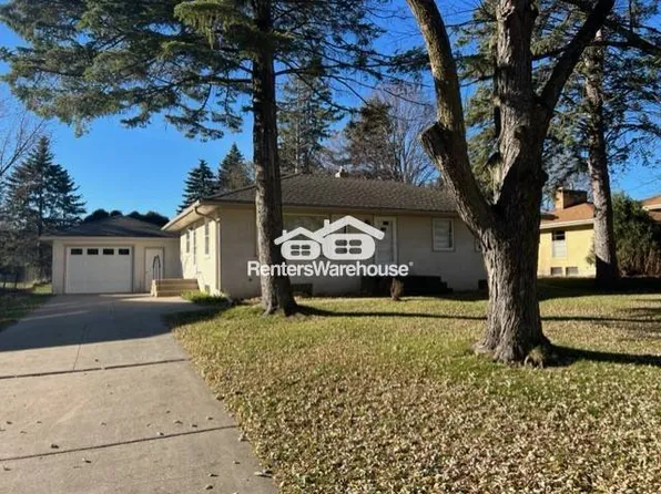 1951 Prior Ave N, Roseville, MN 55113