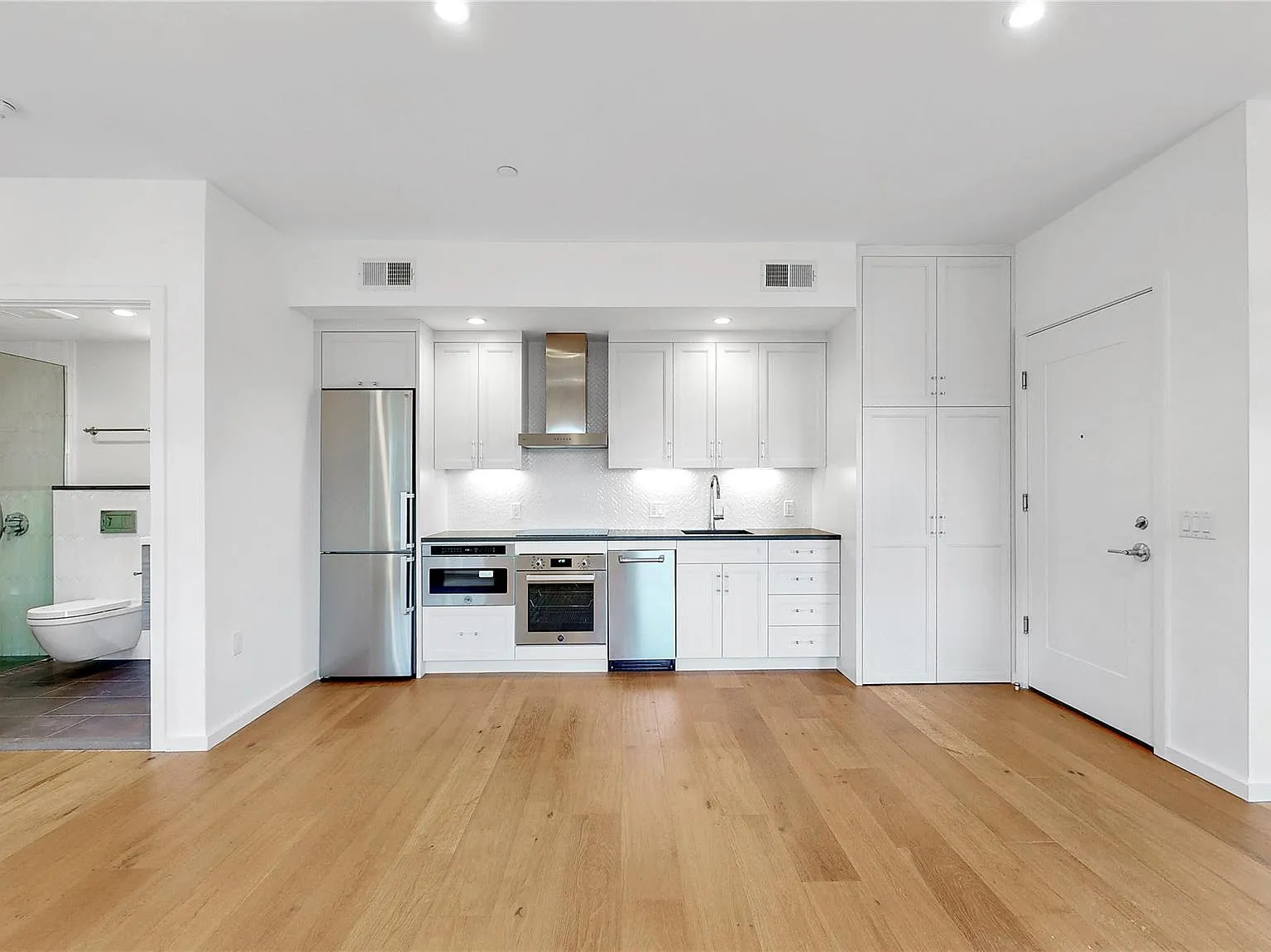 1 bed, 1.0 bath, 500 sqft, $2,545 — Photo 2