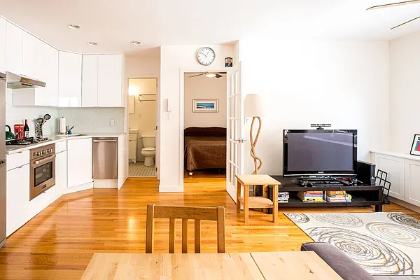 Rented by UbiQ NY | media 18