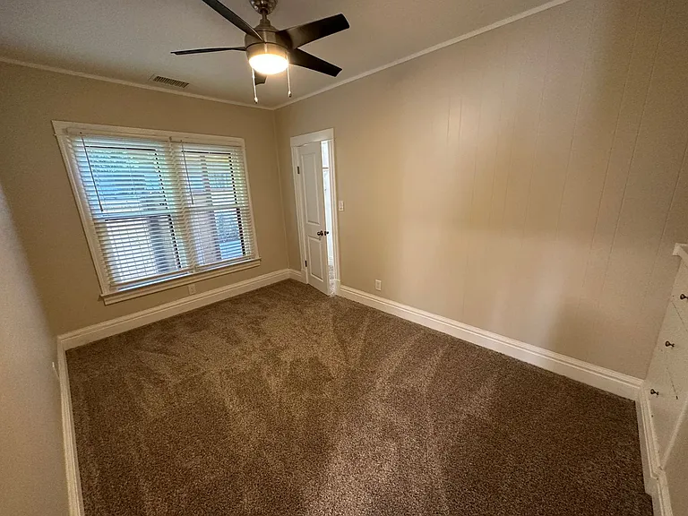 678 N Shaffer St — Photo 36
