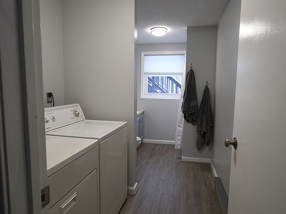 Downstairs Laundry & 1&3/4 b