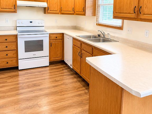 2nd image of 605 Plum Ridge Trl