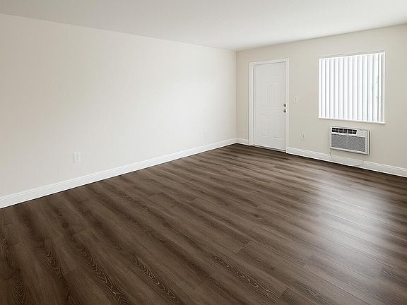 4th image of 2716 Vandiver Dr APT 8B